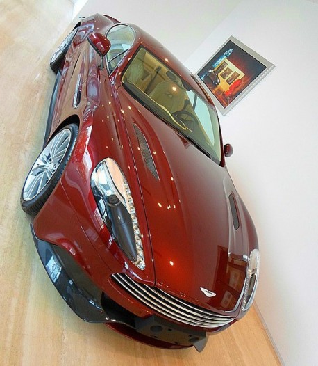 Aston Martin Vanquish arrives at the dealer in China