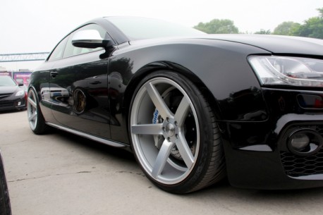 Audi S5 is a Black Lowrider in China