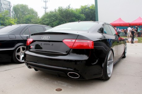 Audi S5 is a Black Lowrider in China