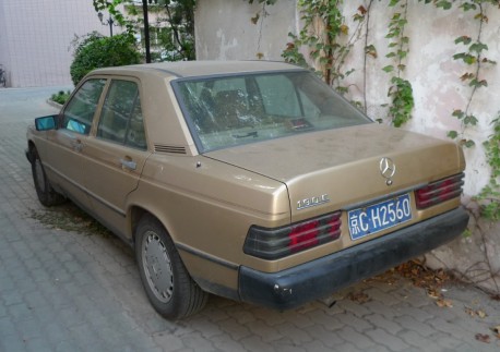 Spotted in China: W201 Mercedes-Benz 190E in brown