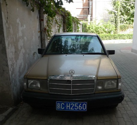 Spotted in China: W201 Mercedes-Benz 190E in brown