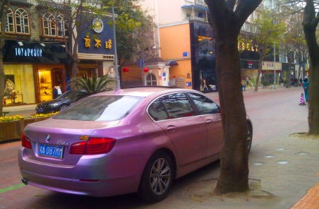 BMW 525Li is psychedelic Purple in China