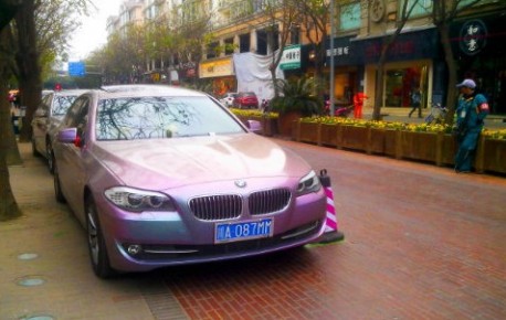 BMW 525Li is psychedelic Purple in China