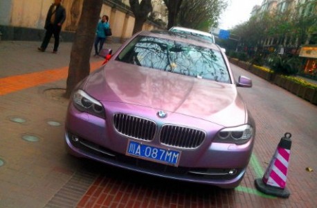 BMW 525Li is psychedelic Purple in China