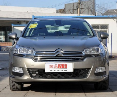 Facelifted Citroen C5 arrives at the Dealer in China