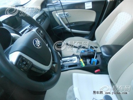 Spy Shots: FAW-Besturn X80 still testing in China