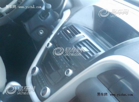 Spy Shots: FAW-Besturn X80 still testing in China 