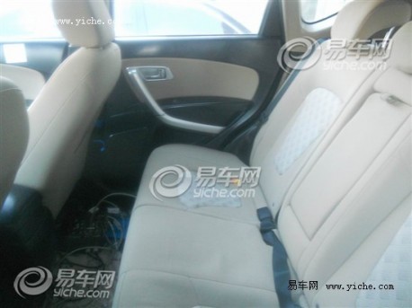 Spy Shots: FAW-Besturn X80 still testing in China 