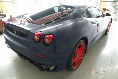 Ferrari F430 is matte blue in China