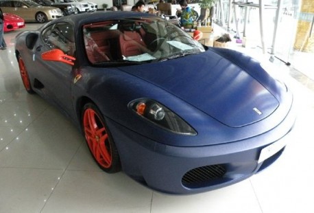 Ferrari F430 is matte blue in China