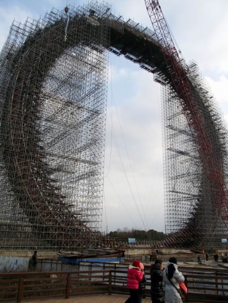 China builds World's largest spokeless Ferris wheel