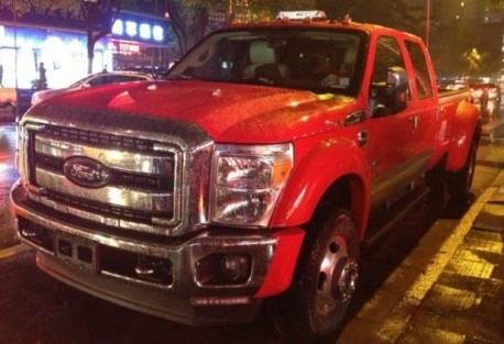 Spotted in China: a gigantic Ford F-450 pickup truck in Red
