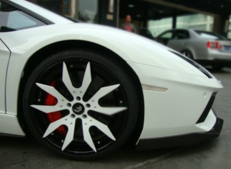 lamborghini-aventador-white-china-2