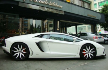 lamborghini-aventador-white-china-3