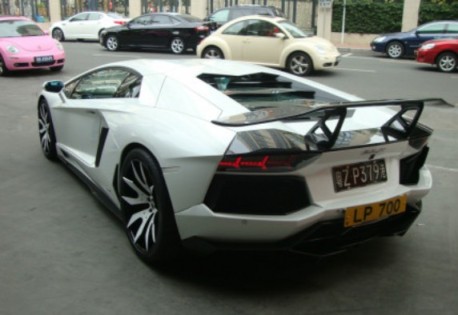 lamborghini-aventador-white-china-5