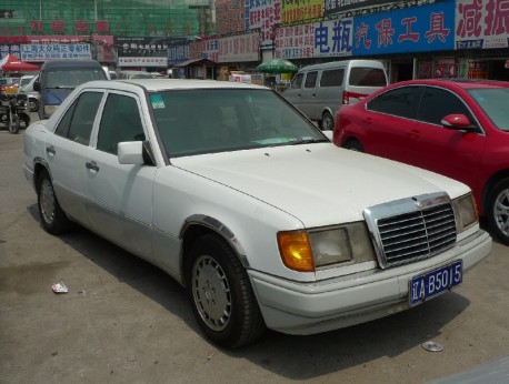 Spotted in China: W124 Mercedes-Benz E320