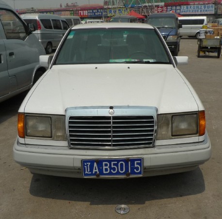 Spotted in China: W124 Mercedes-Benz E320