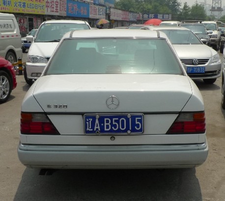 Spotted in China: W124 Mercedes-Benz E320