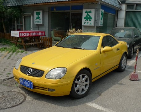Spotted in China: first generation Mercedes-Benz SLK in Yellow