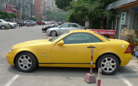 Spotted in China: first generation Mercedes-Benz SLK in Yellow