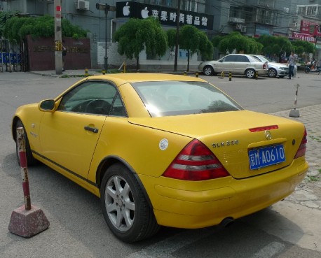 Spotted in China: first generation Mercedes-Benz SLK in Yellow