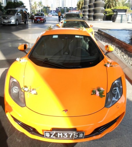 McLaren MP4-12C & Lamborghini Gallardo are Orange in China