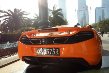 McLaren MP4-12C & Lamborghini Gallardo are Orange in China