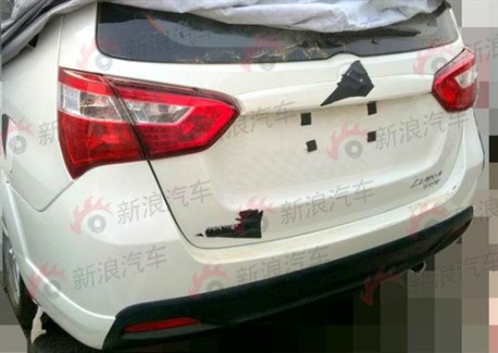 Spy Shots: facelifted Suzuki Liana shows a bit more in China
