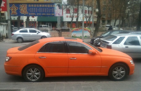 Toyota Reiz is Orange in China