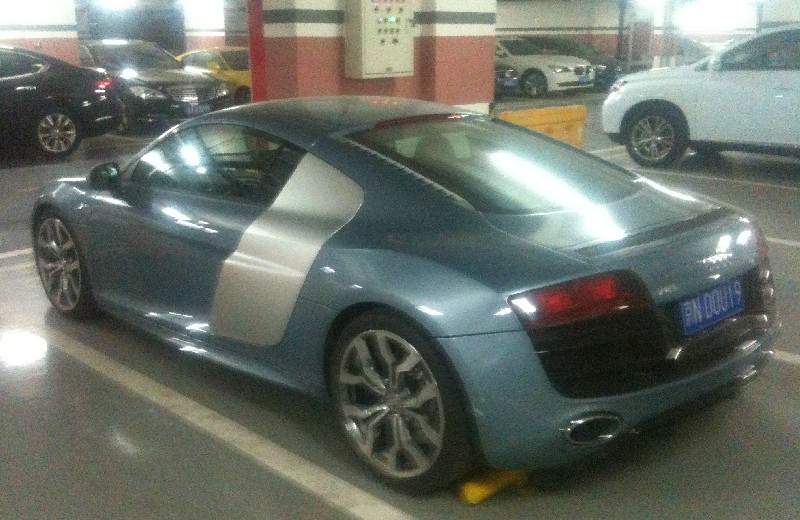 Spotted in China: Audi R8 V10 with a little Bit of Bling