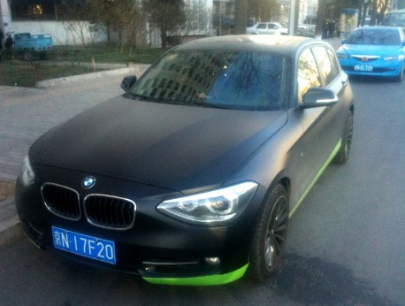 BMW 1-Series is matte black with some green in China