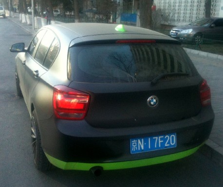 BMW 1-Series is matte black with some green in China