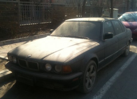 Spotted in China: abandoned E32 BMW 750 iL 