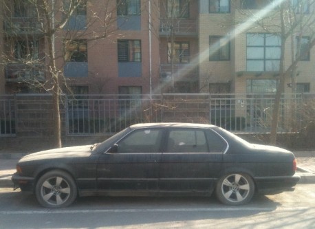 Spotted in China: abandoned E32 BMW 750 iL