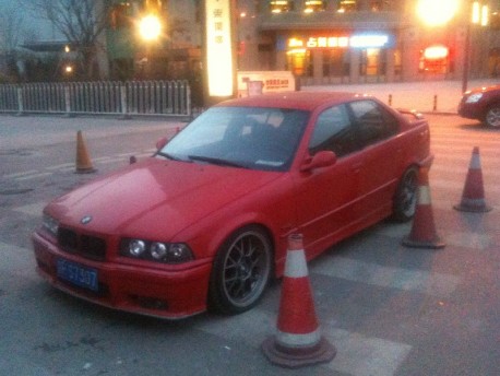 BMW 325i is red & sporty in China