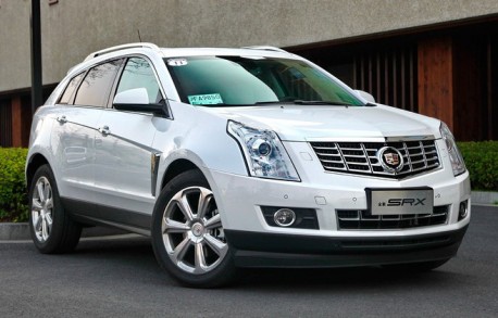 Spy Shots: Dongfeng-Liuzhou V20 does the Cadillac SRX in China