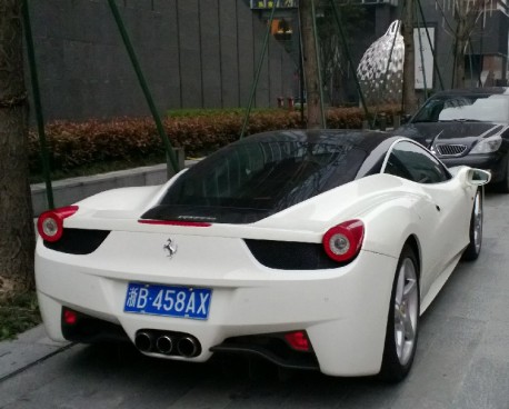 White Ferrari 458 has a License in China