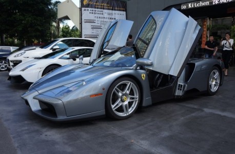 Ferrari Enzo is Gray in China