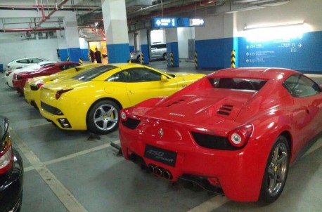 Six Ferrari Supercars in One Shot in China