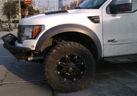 Spotted in China: Ford F-150 Raptor Crew Cab in white