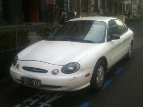 ford-taurus-china-w-2