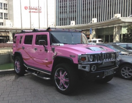 Hummer H2 is Pink in China