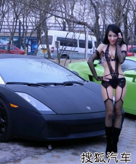 Lamborghini heats up Chinese babe, in the Snow