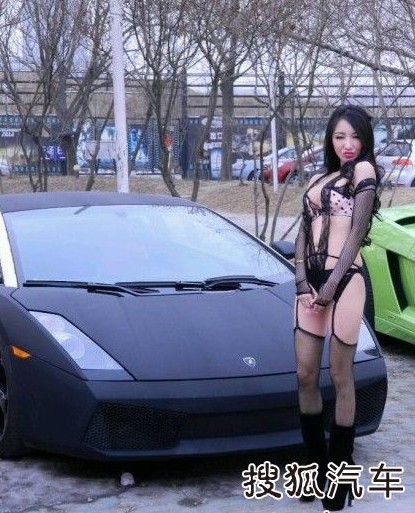 Lamborghini heats up Chinese babe, in the Snow