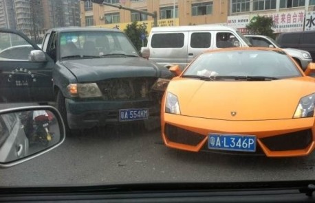 Crash Time China: Great Wall pickup truck vs Lamborghini Gallardo