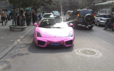 Lamborghini Gallardo is matte black & a bit Bling in China