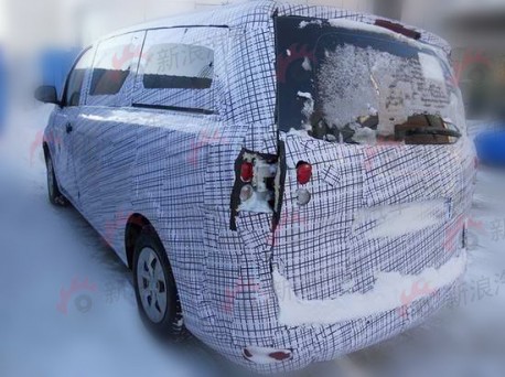 Spy Shots: new Maxus MPV testing in China