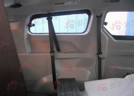 Spy Shots: new Maxus MPV testing in China