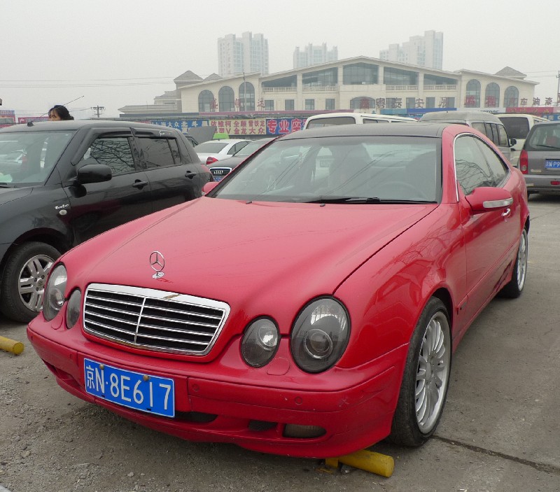 Spotted in China: W208 Mercedes-Benz CLK in Red