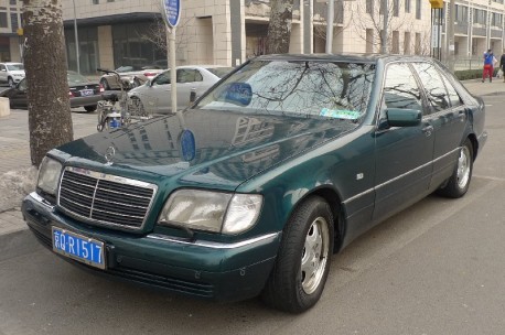 Spotted in China: W140 Mercedes-Benz S280 in Green